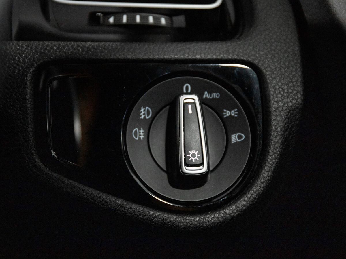 Volkswagen Golf 2018 - фото автомобиля