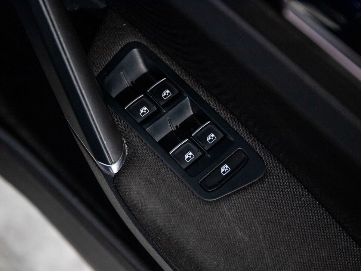 Volkswagen Golf 2018 - фото автомобиля