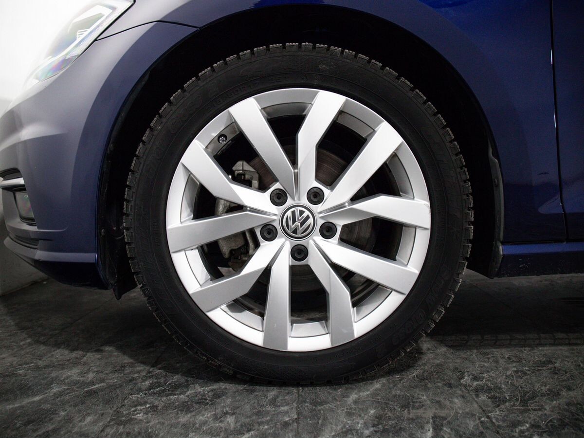 Volkswagen Golf 2018 - фото автомобиля