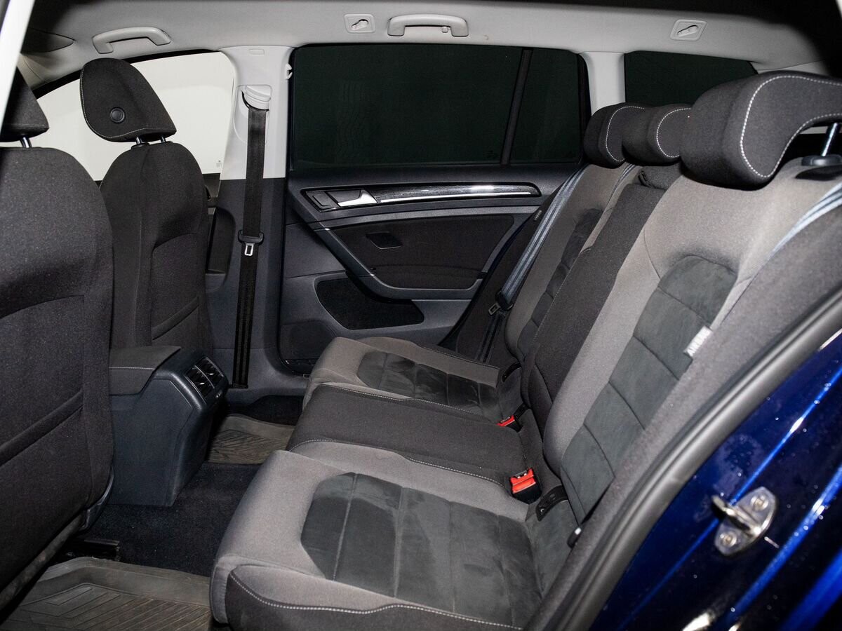 Volkswagen Golf 2018 - фото автомобиля