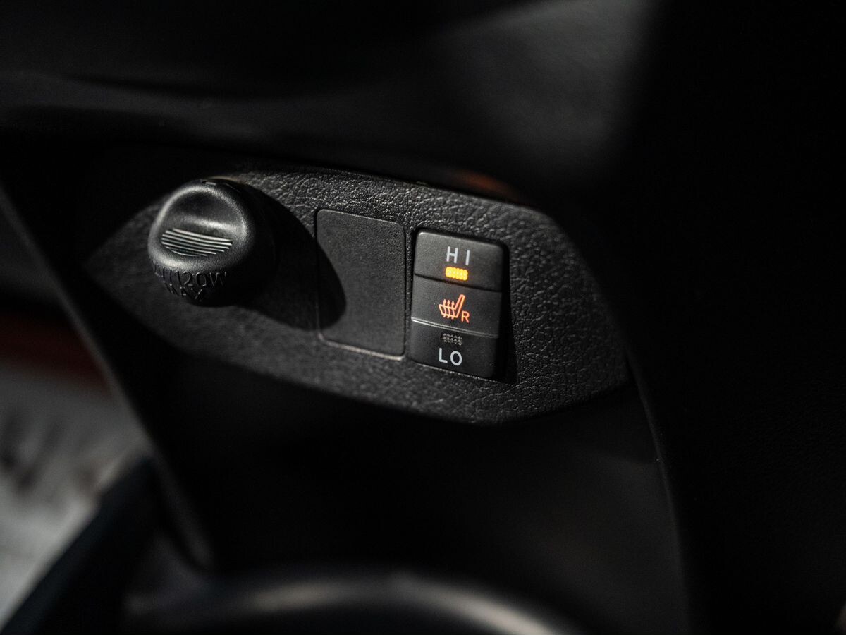 Toyota Vitz 2015 - фото автомобиля