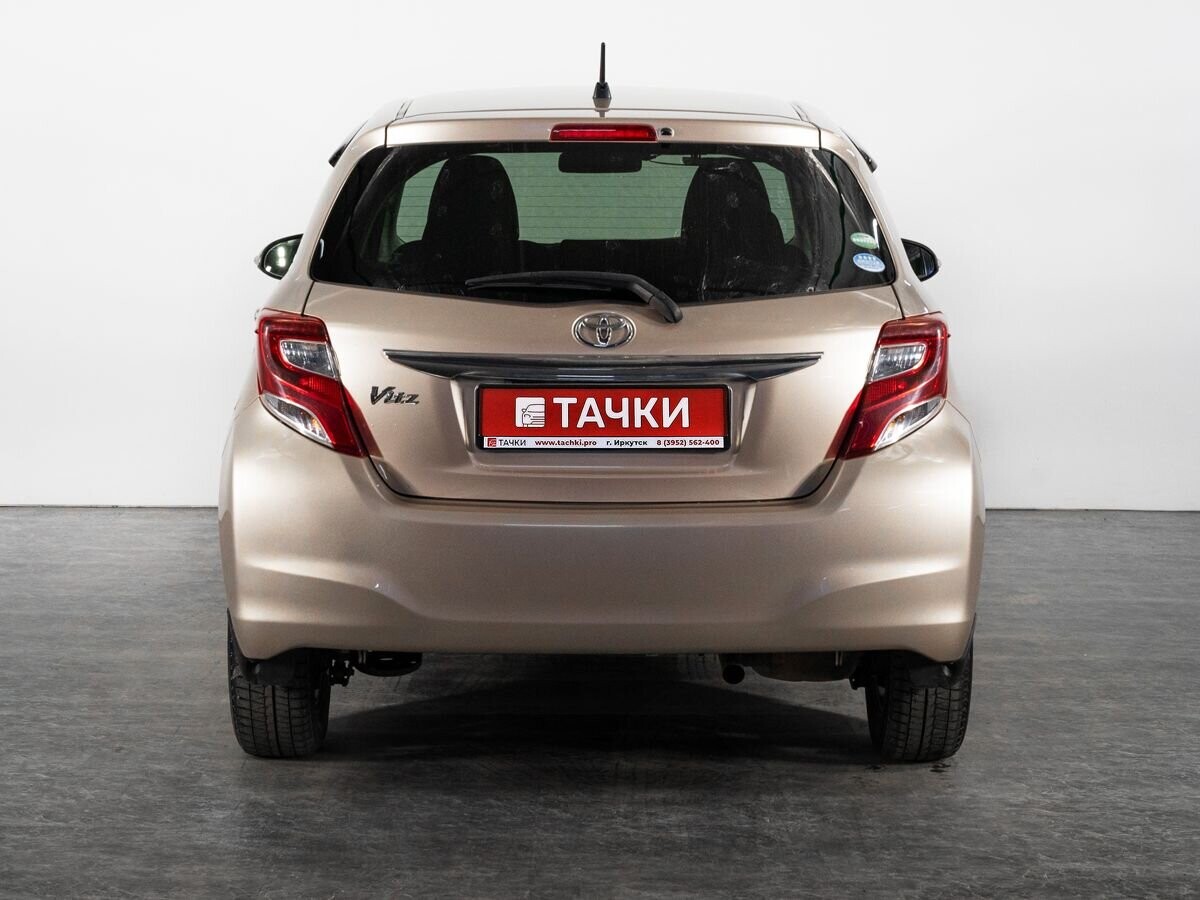 Toyota Vitz 2015 - фото автомобиля