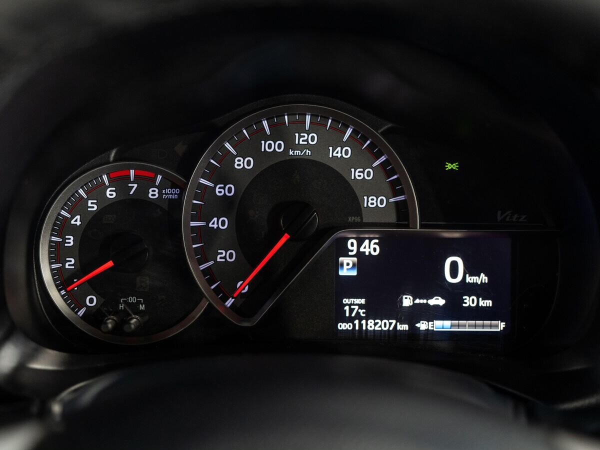 Toyota Vitz 2015 - фото автомобиля