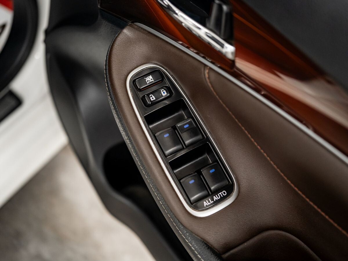 Toyota Crown 2014 - фото автомобиля