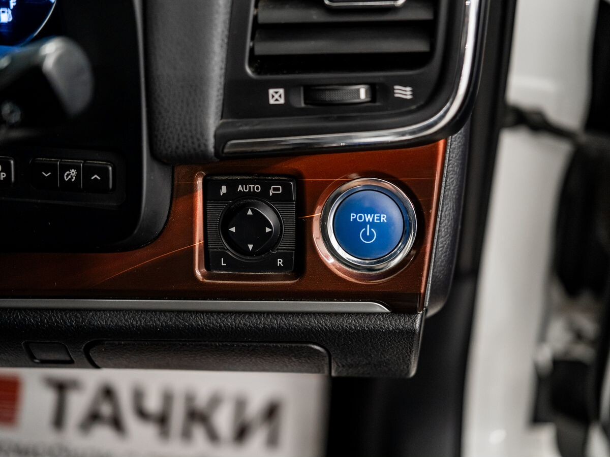 Toyota Crown 2014 - фото автомобиля