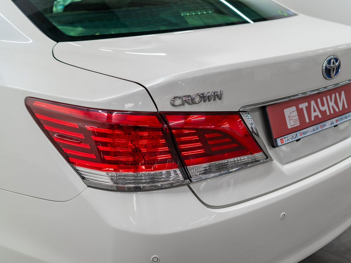 Toyota Crown 2014 - фото автомобиля