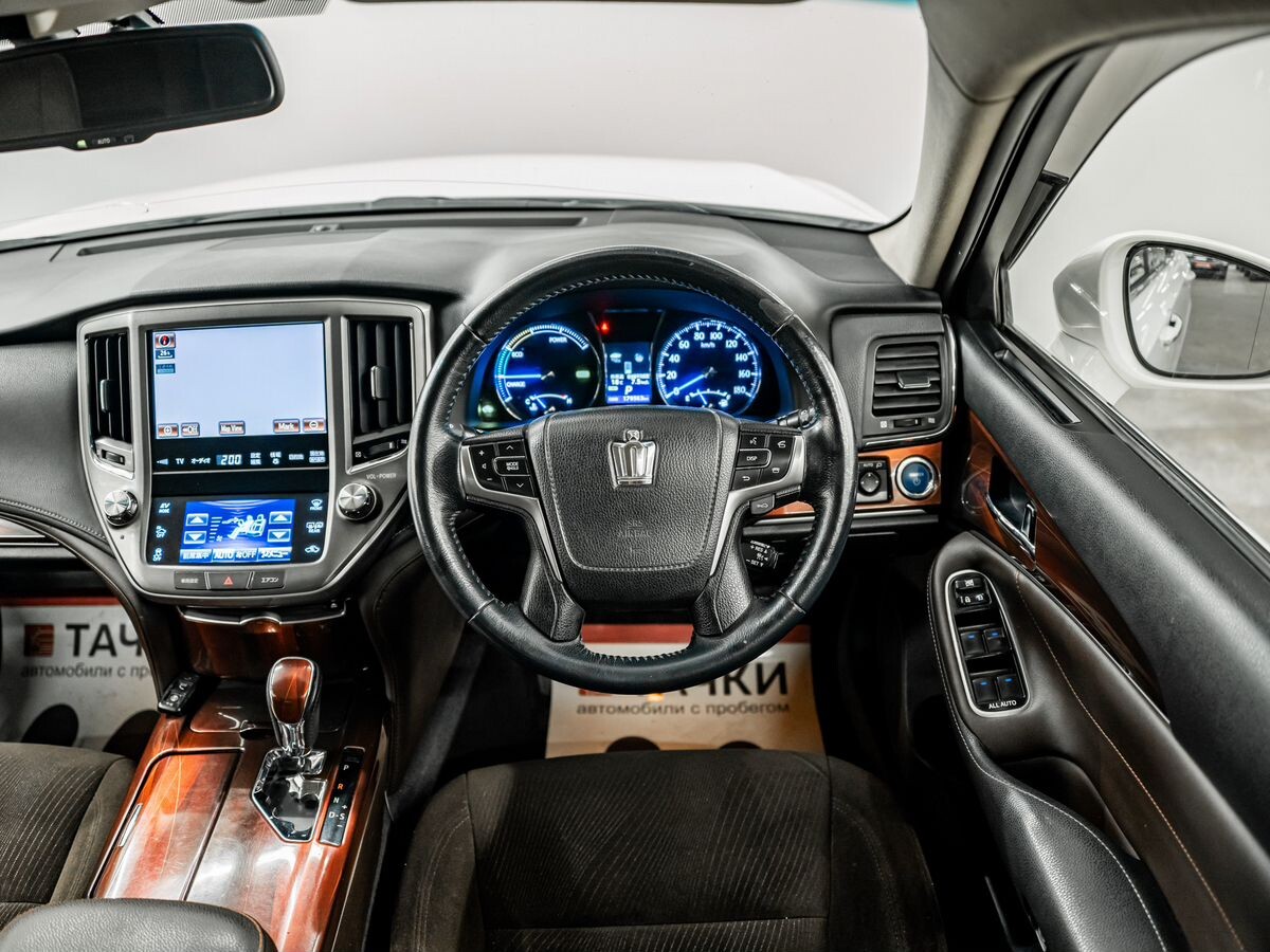 Toyota Crown 2014 - фото автомобиля