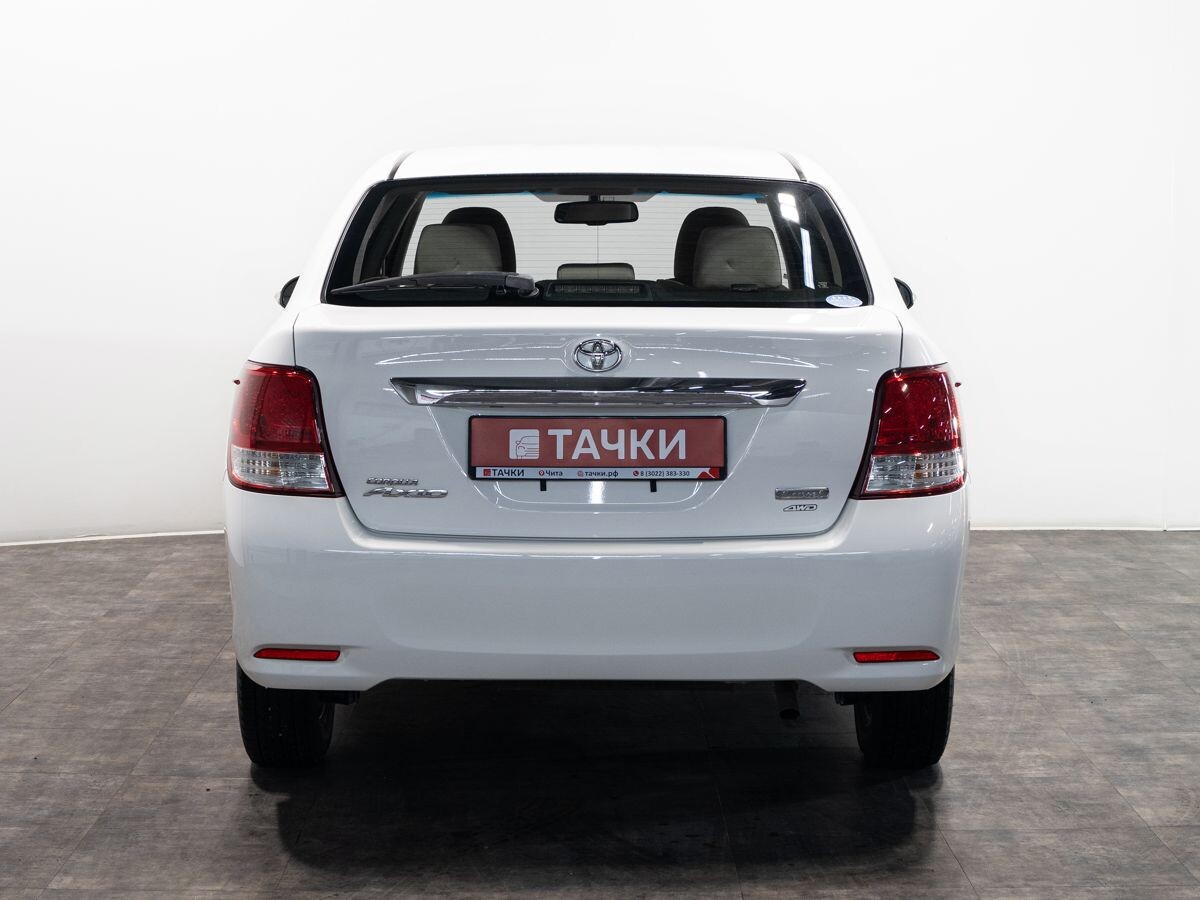 Toyota Corolla 2013 - фото автомобиля