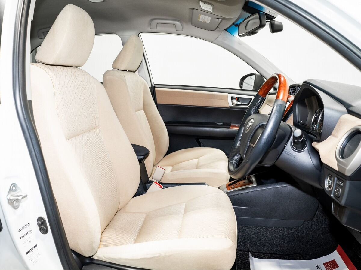 Toyota Corolla 2013 - фото автомобиля