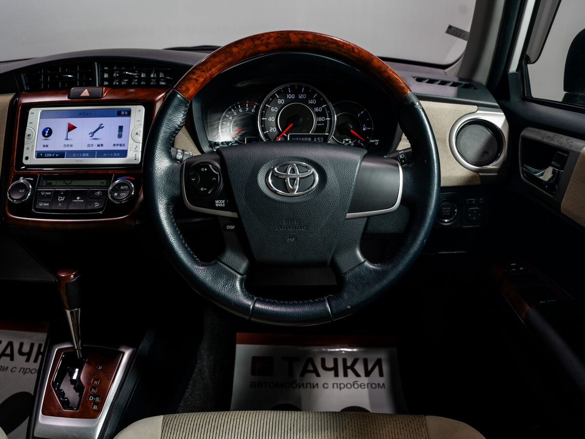 Toyota Corolla 2013 - фото автомобиля