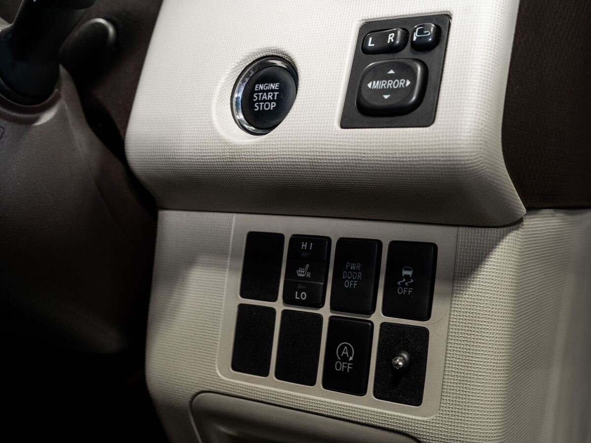 Toyota Porte 2012 - фото автомобиля