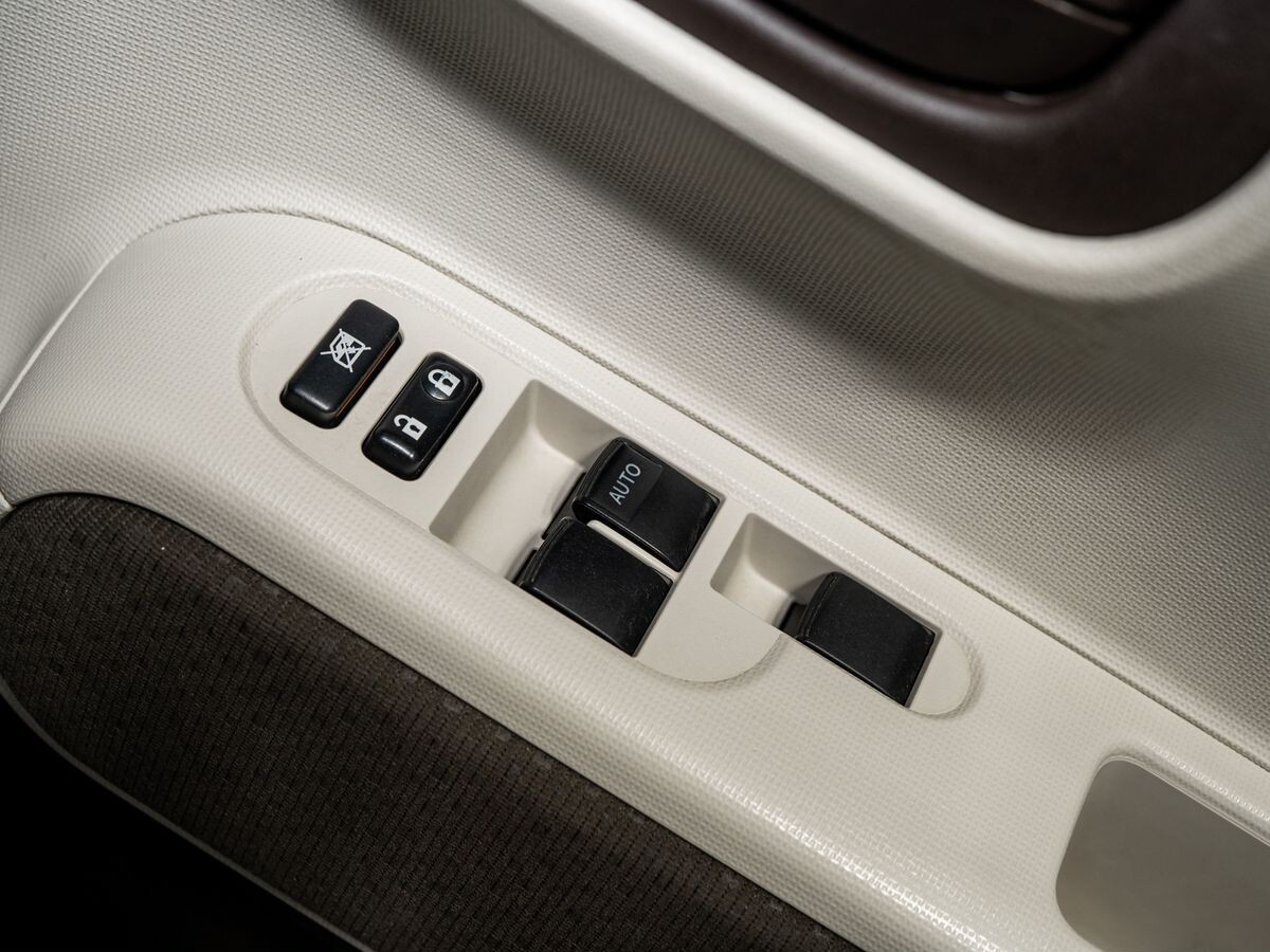 Toyota Porte 2012 - фото автомобиля