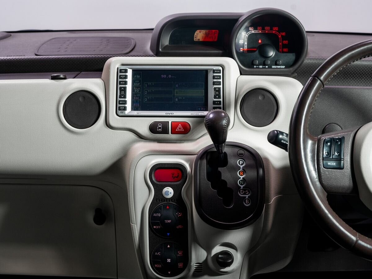 Toyota Porte 2012 - фото автомобиля