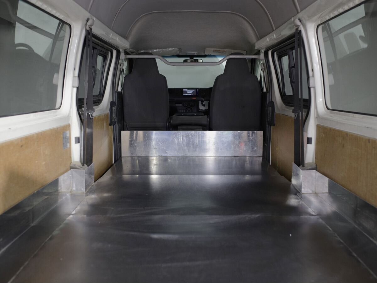 Toyota HiAce 2017 - фото автомобиля