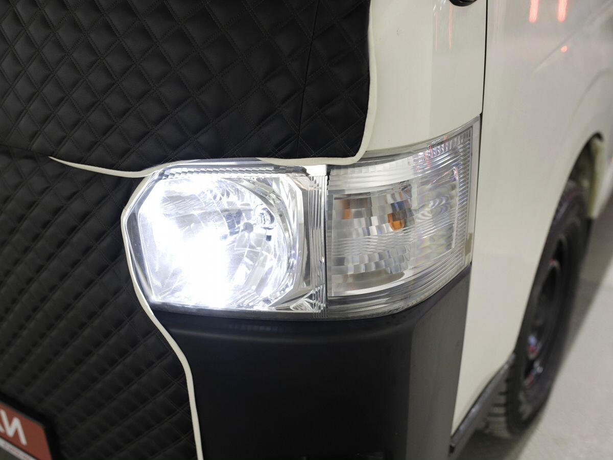 Toyota HiAce 2017 - фото автомобиля