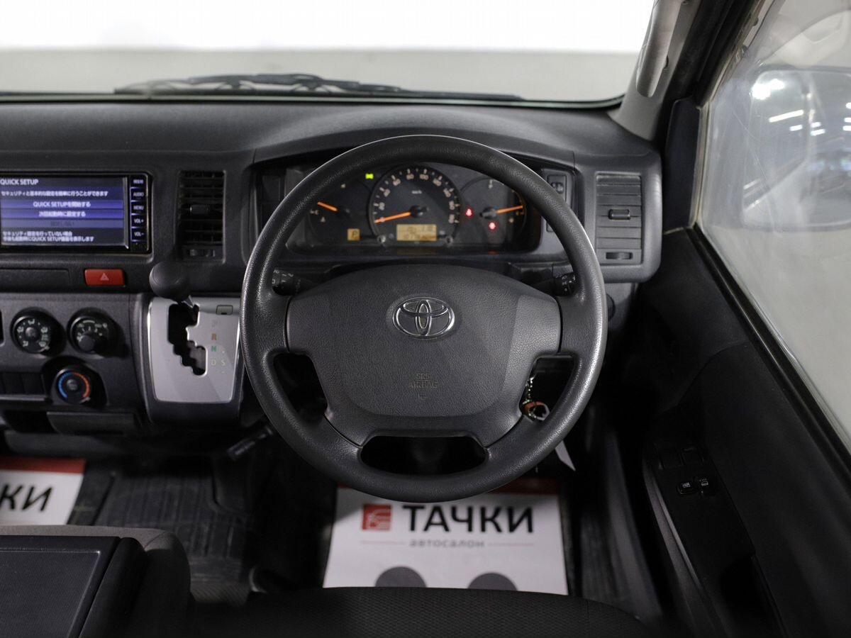 Toyota HiAce 2017 - фото автомобиля