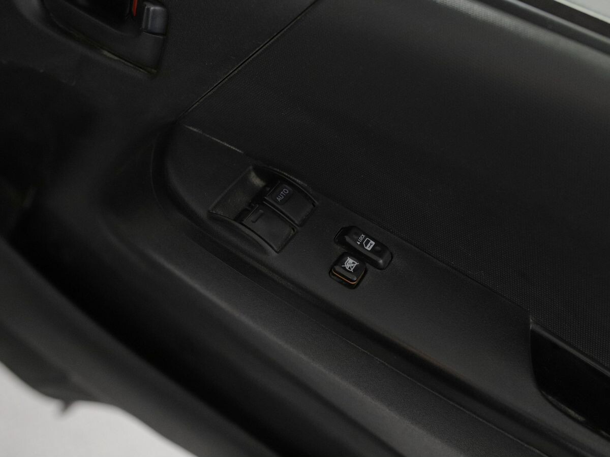 Toyota HiAce 2017 - фото автомобиля