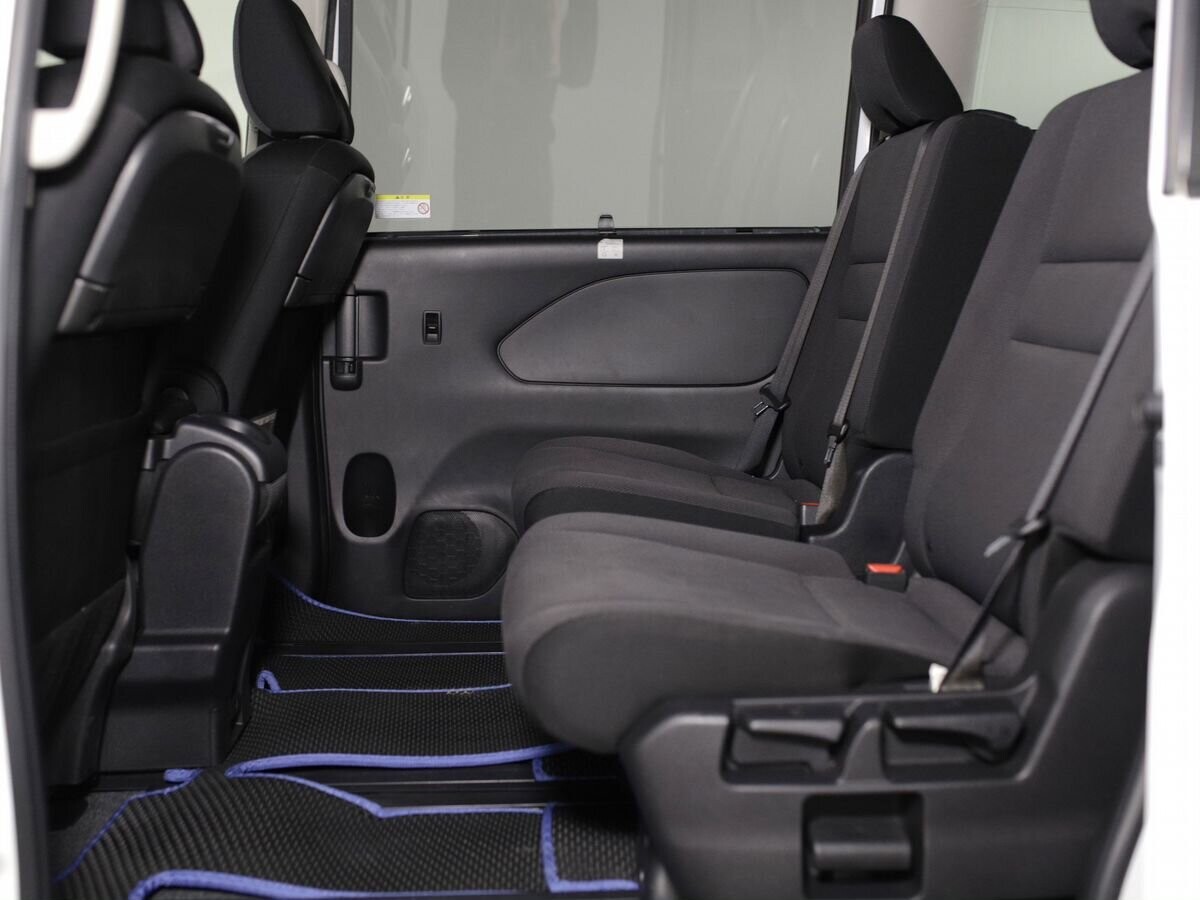 Nissan Serena 2017 - фото автомобиля