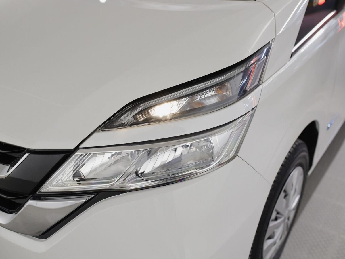 Nissan Serena 2017 - фото автомобиля