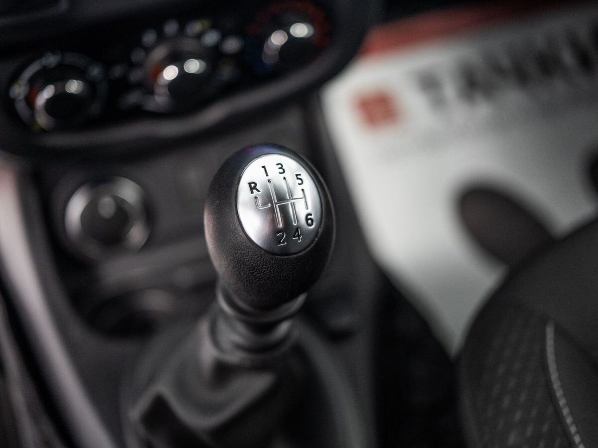 Renault Duster 2020 - фото автомобиля