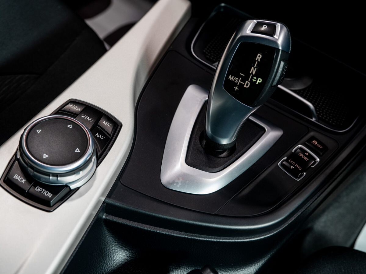 BMW 3 серии 2016 - фото автомобиля