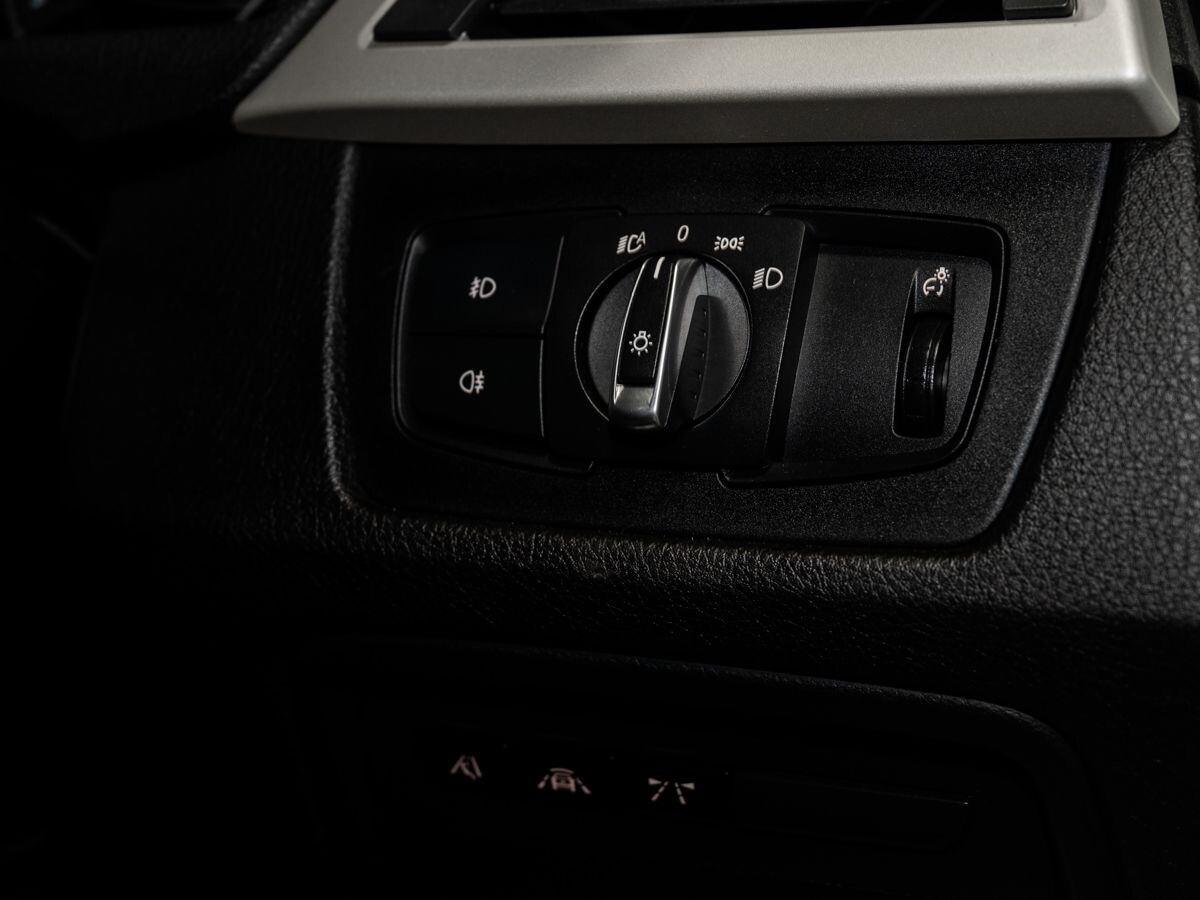 BMW 3 серии 2016 - фото автомобиля