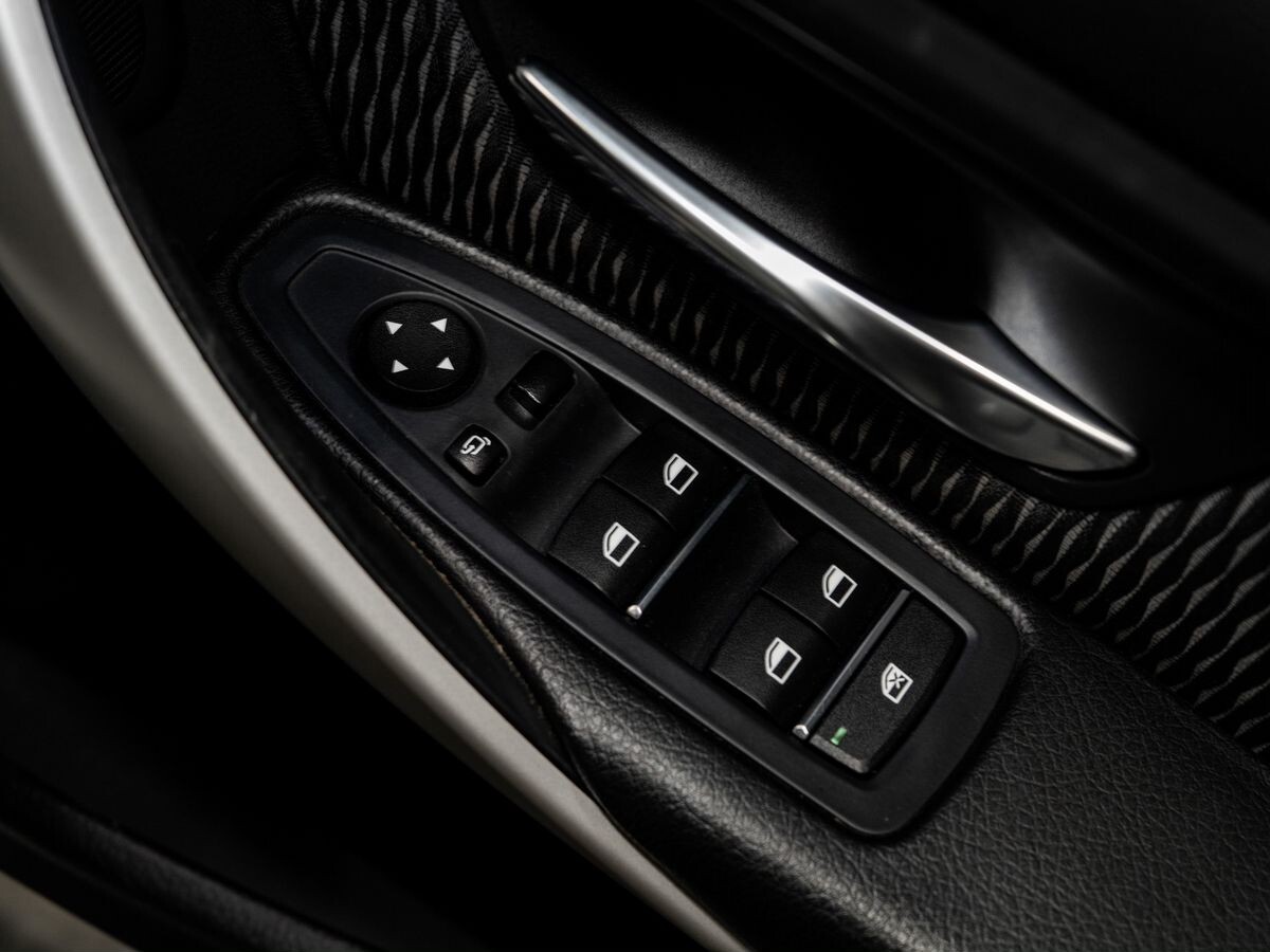 BMW 3 серии 2016 - фото автомобиля