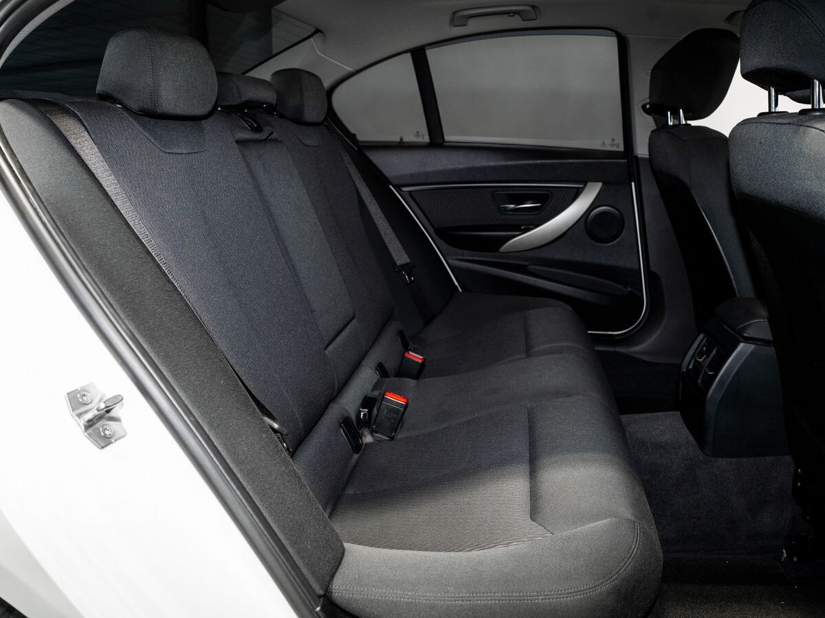 BMW 3 серии 2016 - фото автомобиля