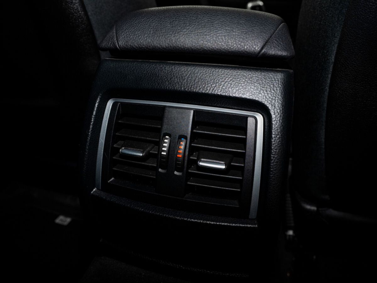 BMW 3 серии 2016 - фото автомобиля