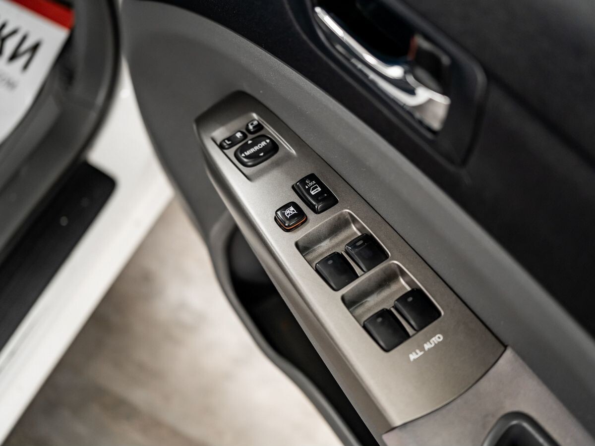 Toyota Prius 2010 - фото автомобиля