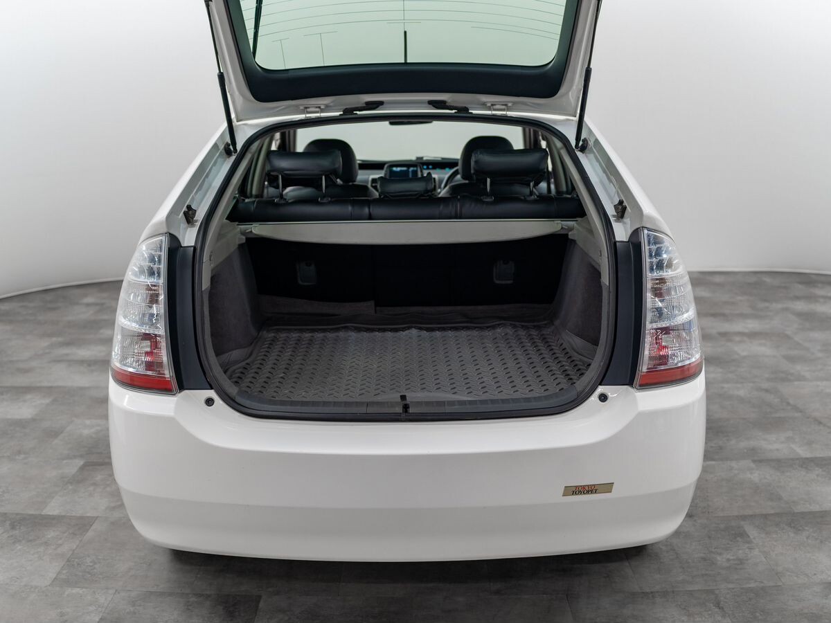 Toyota Prius 2010 - фото автомобиля