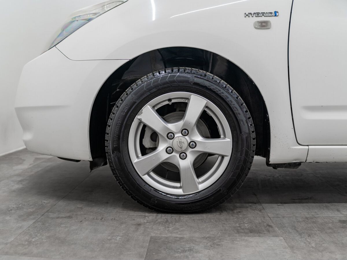 Toyota Prius 2010 - фото автомобиля