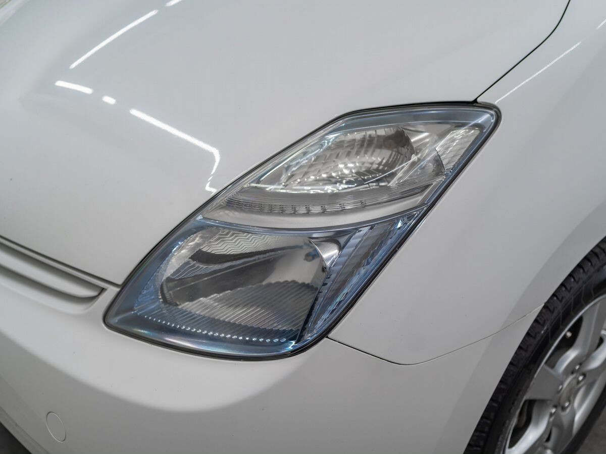 Toyota Prius 2010 - фото автомобиля