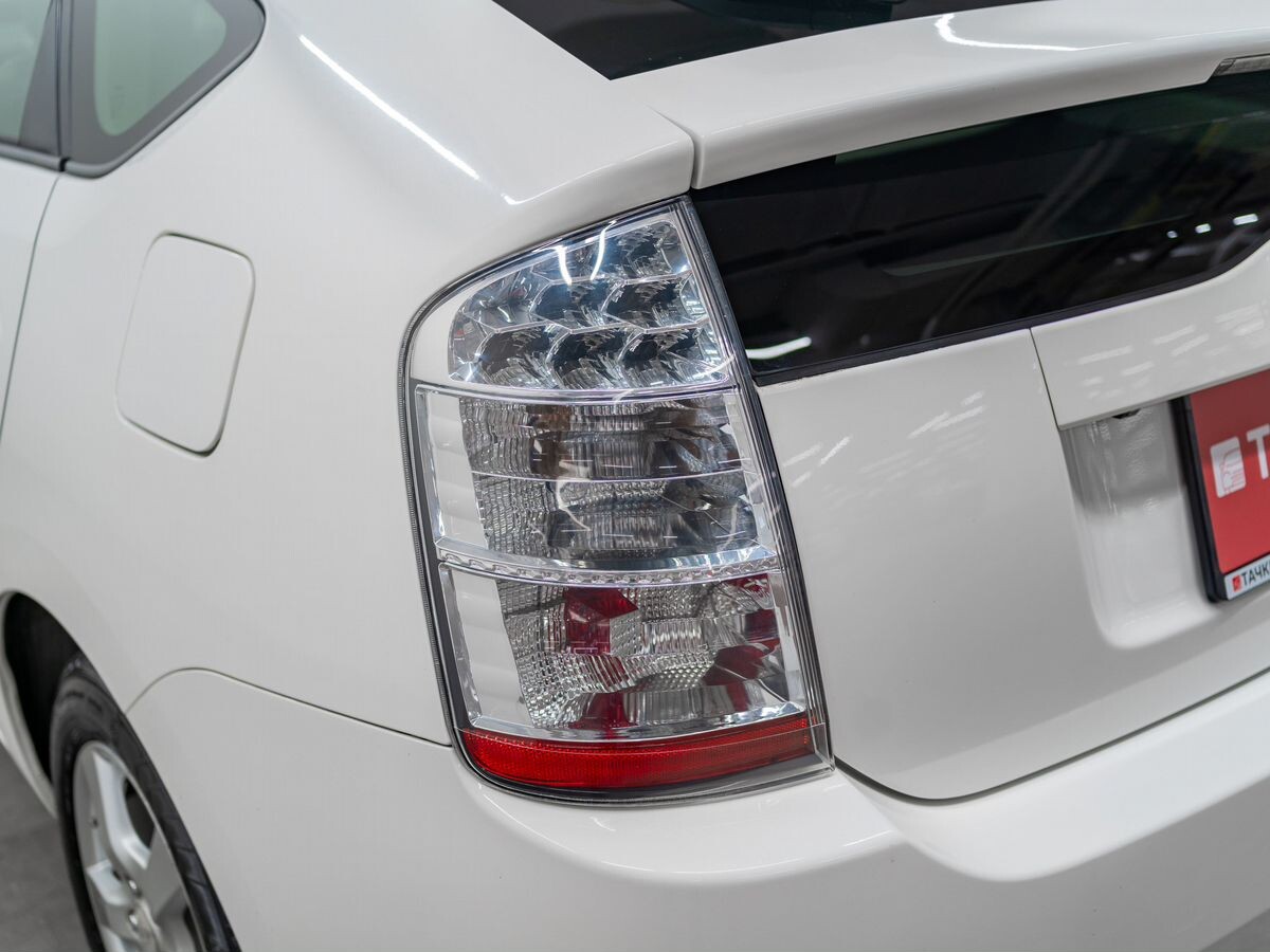 Toyota Prius 2010 - фото автомобиля