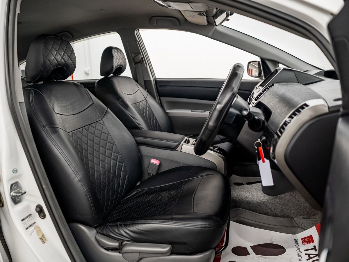 Toyota Prius 2010 - фото автомобиля