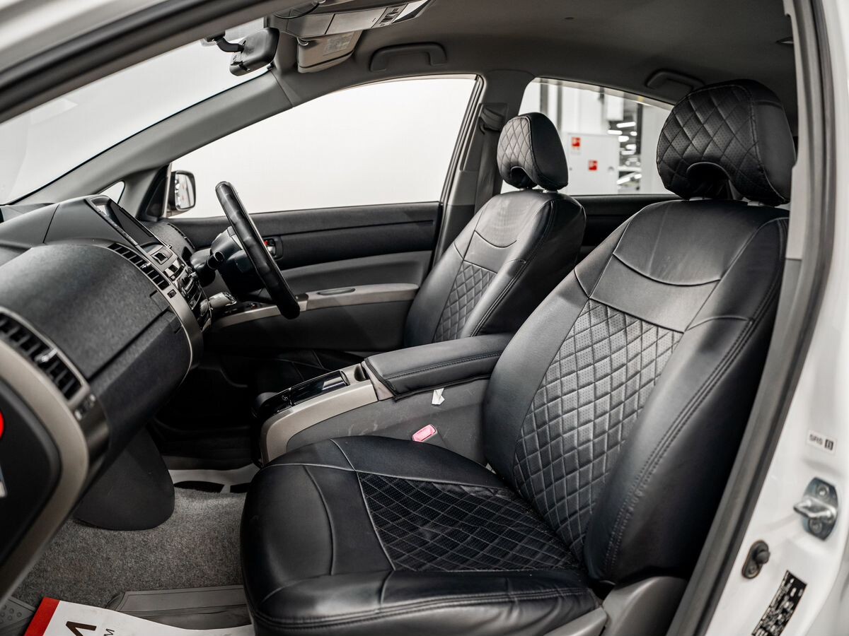 Toyota Prius 2010 - фото автомобиля