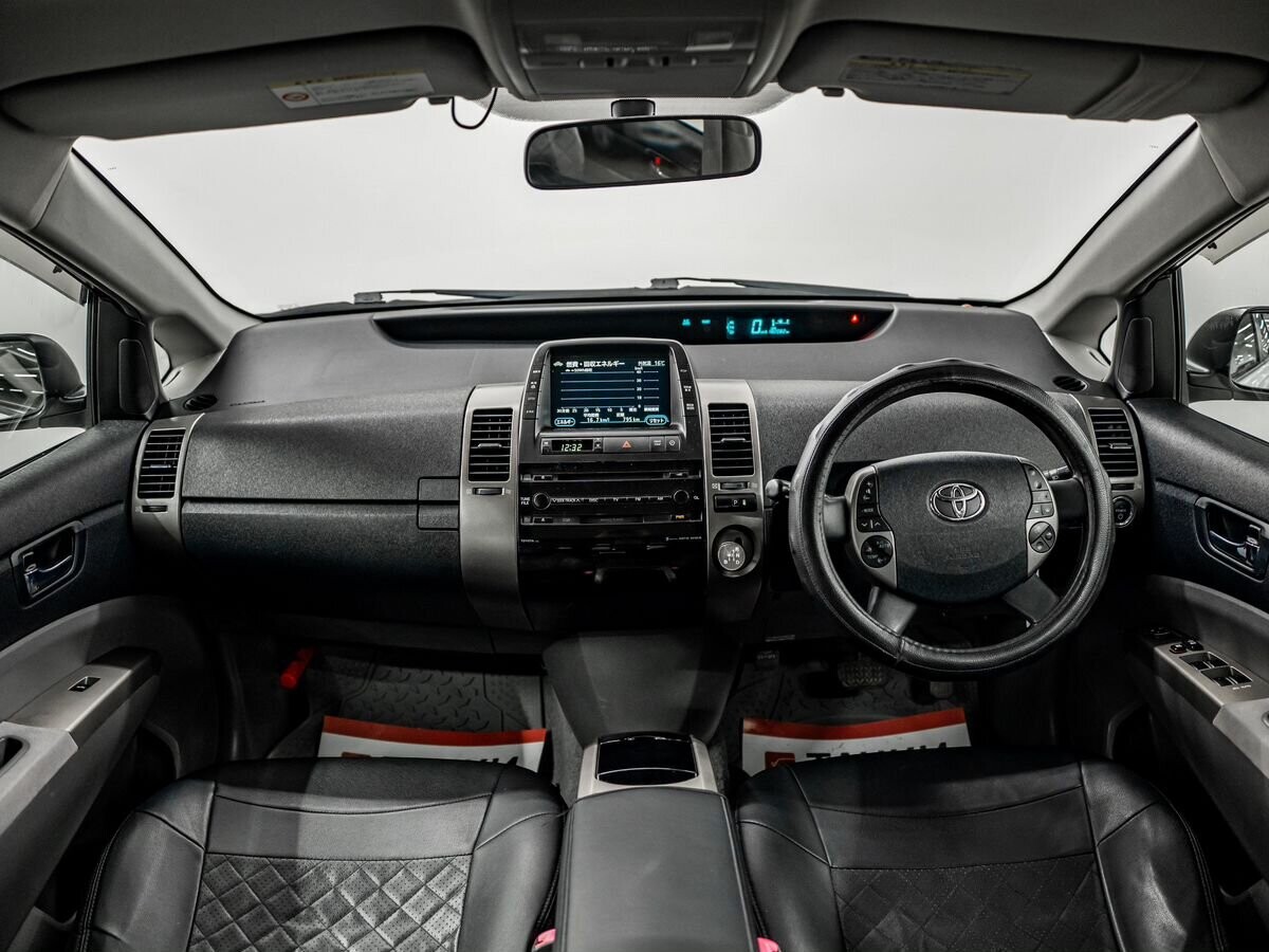 Toyota Prius 2010 - фото автомобиля