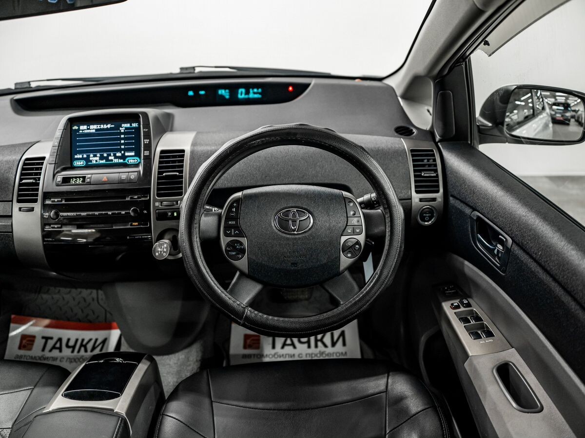 Toyota Prius 2010 - фото автомобиля