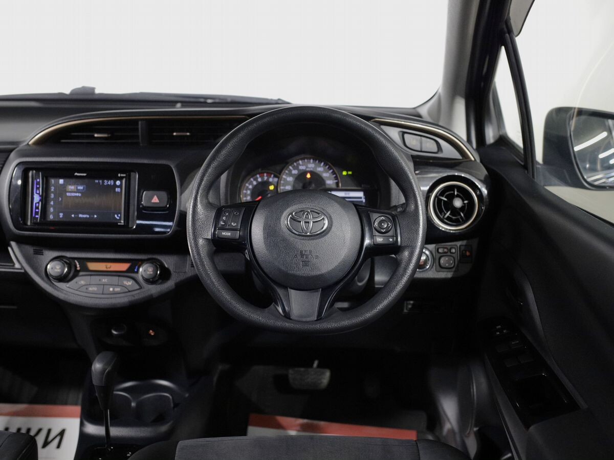 Toyota Vitz 2018 - фото автомобиля