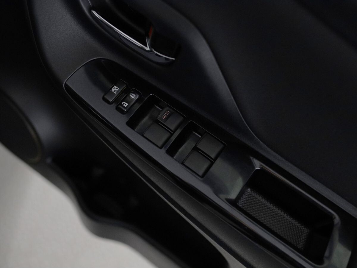 Toyota Vitz 2018 - фото автомобиля