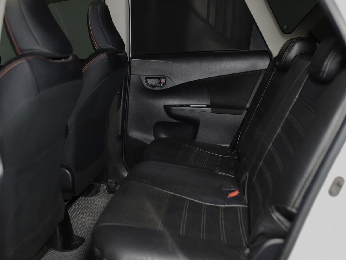 Toyota Ractis 2011 - фото автомобиля