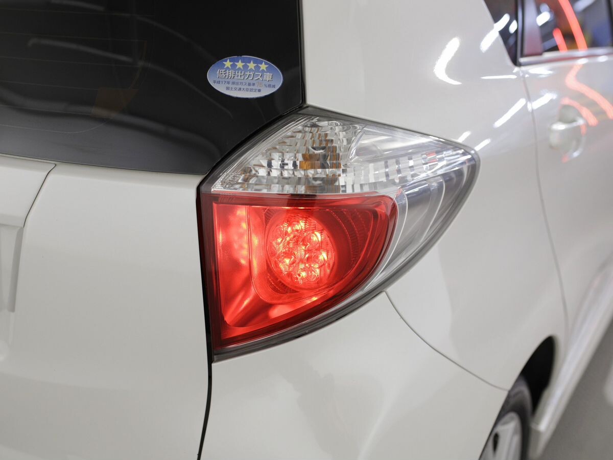 Toyota Ractis 2011 - фото автомобиля