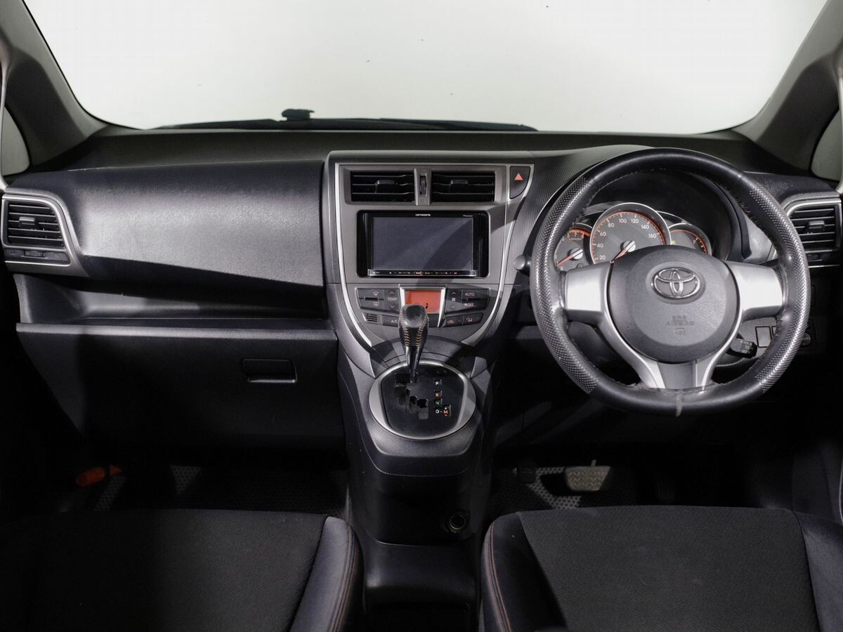 Toyota Ractis 2011 - фото автомобиля