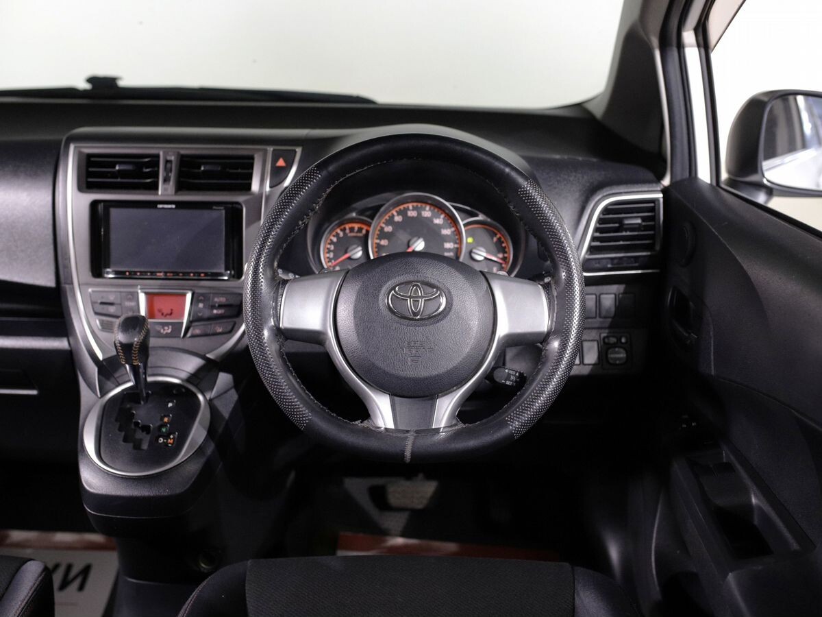 Toyota Ractis 2011 - фото автомобиля