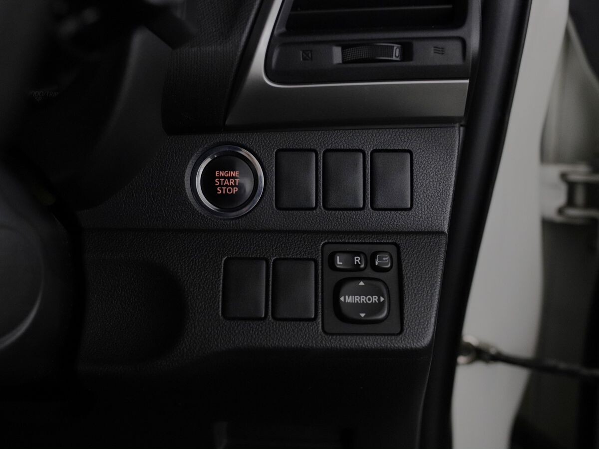 Toyota Ractis 2011 - фото автомобиля