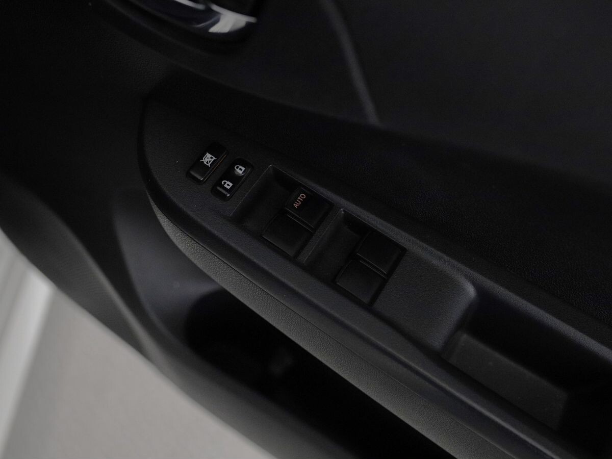 Toyota Ractis 2011 - фото автомобиля