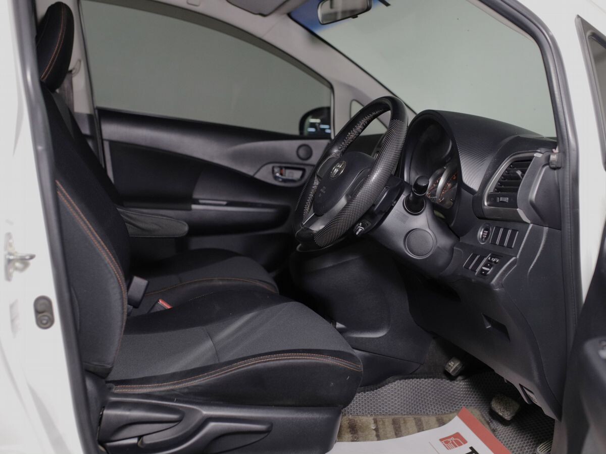 Toyota Ractis 2011 - фото автомобиля