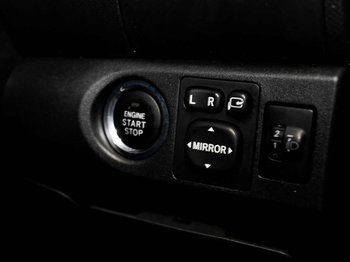 Toyota Vitz 2008 - фото автомобиля