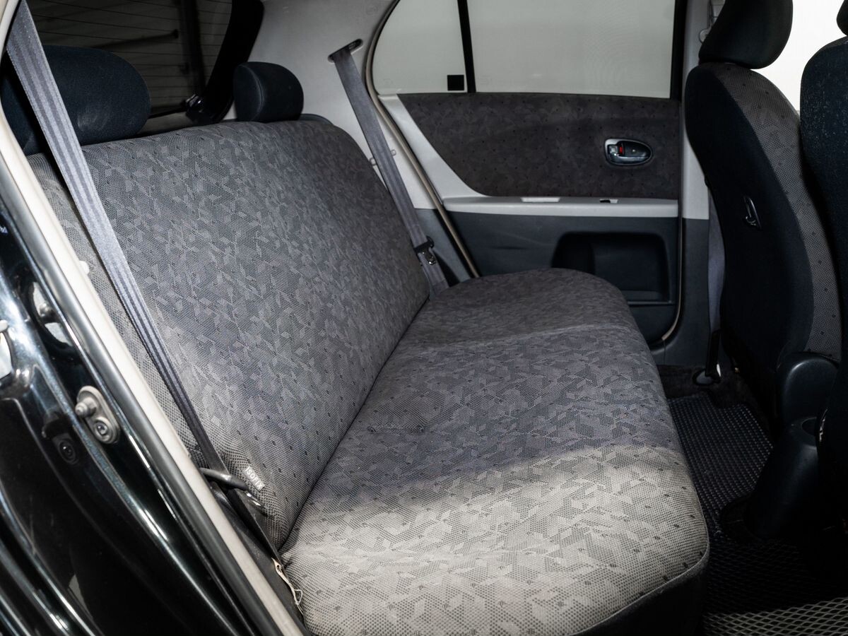 Toyota Vitz 2008 - фото автомобиля