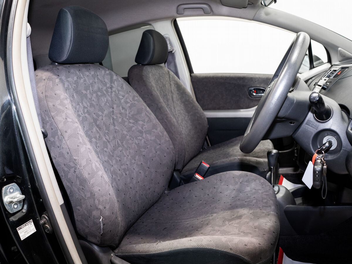 Toyota Vitz 2008 - фото автомобиля